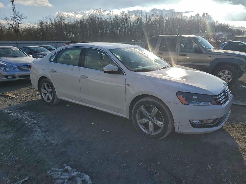 2015 VOLKSWAGEN PASSAT S #3304744951