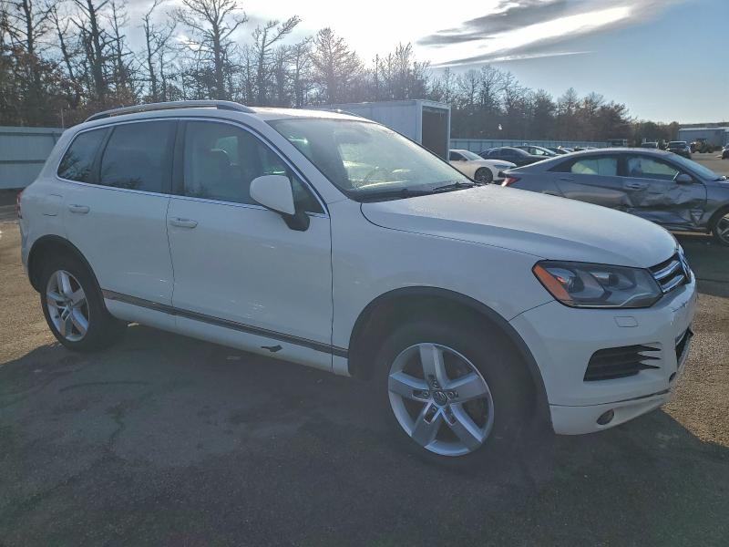 2011 VOLKSWAGEN TOUAREG V6 #3305305325