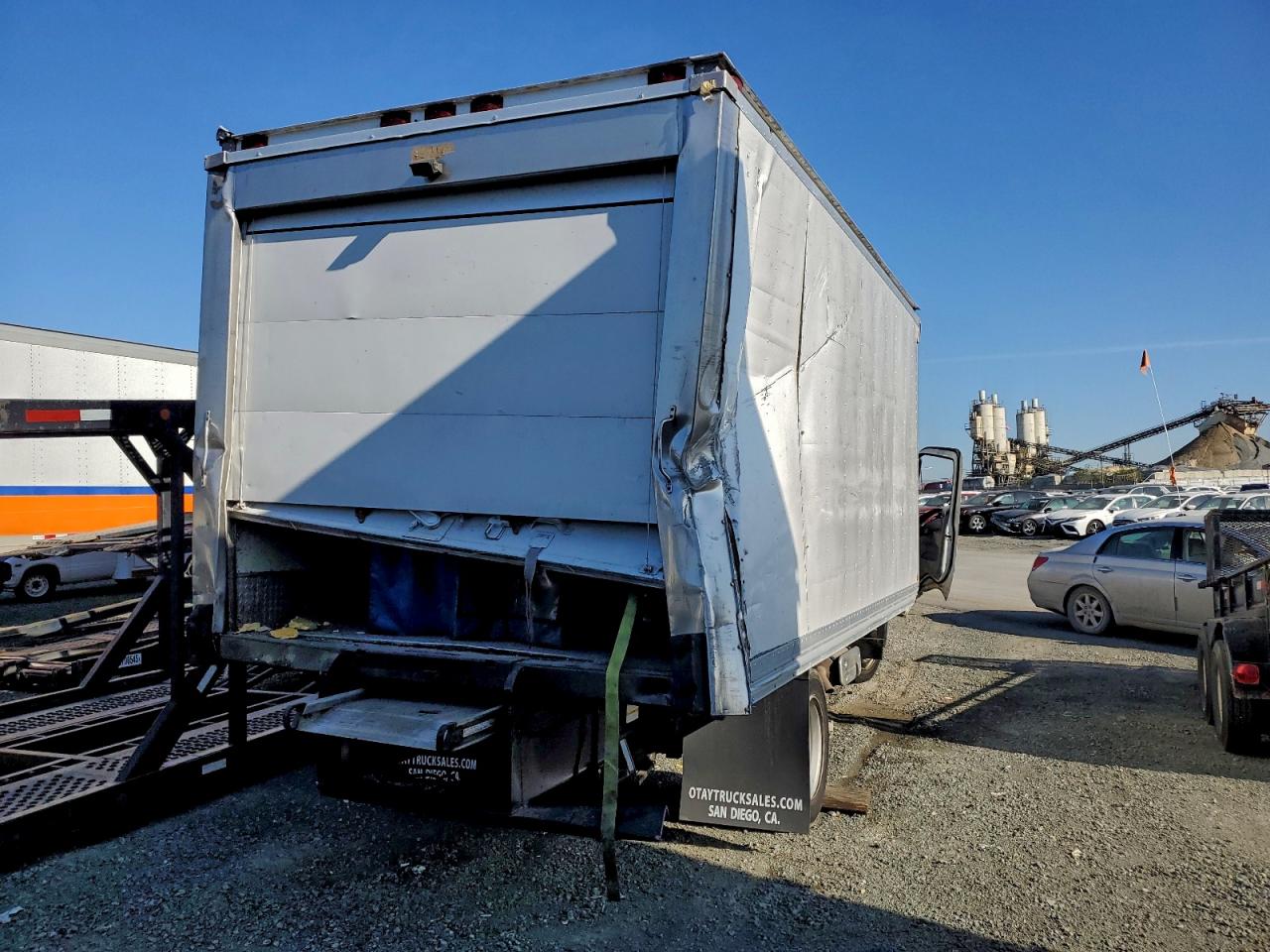 Lot #3302820930 2016 HINO 195