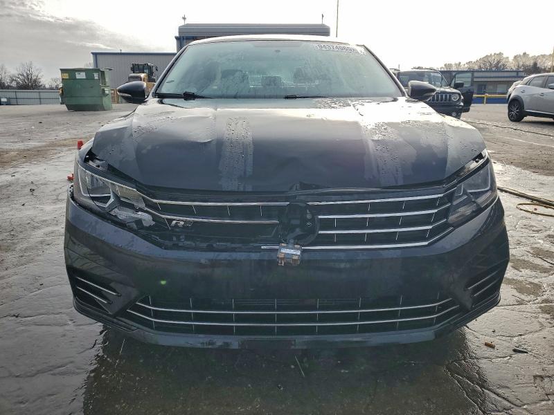 2017 VOLKSWAGEN PASSAT R-L #3301776340