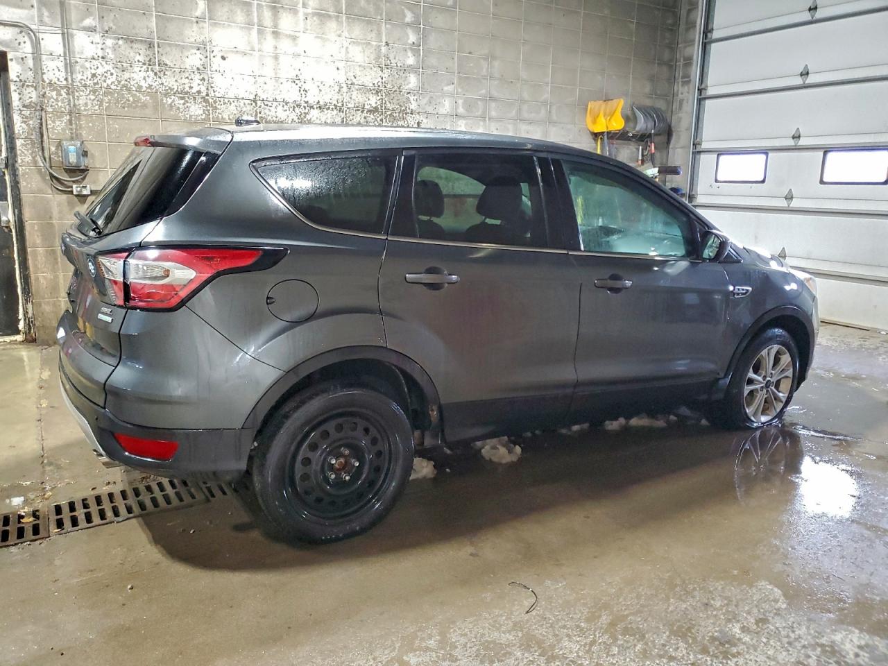 Lot #3309201640 2017 FORD ESCAPE SE