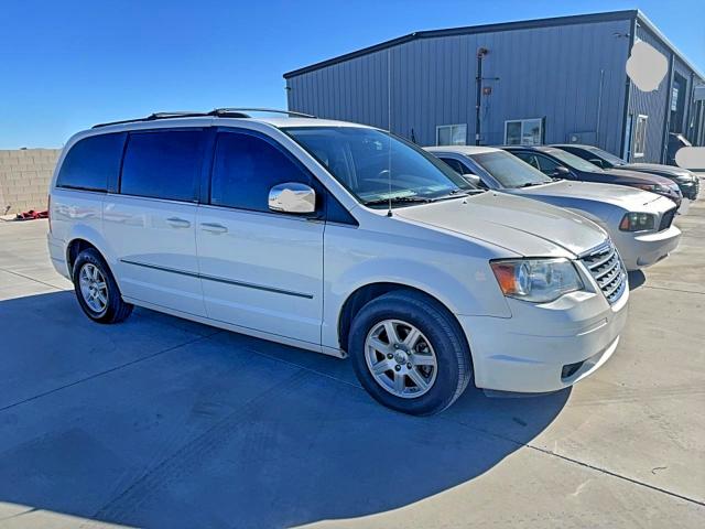 2010 CHRYSLER TOWN & COU #3301762369