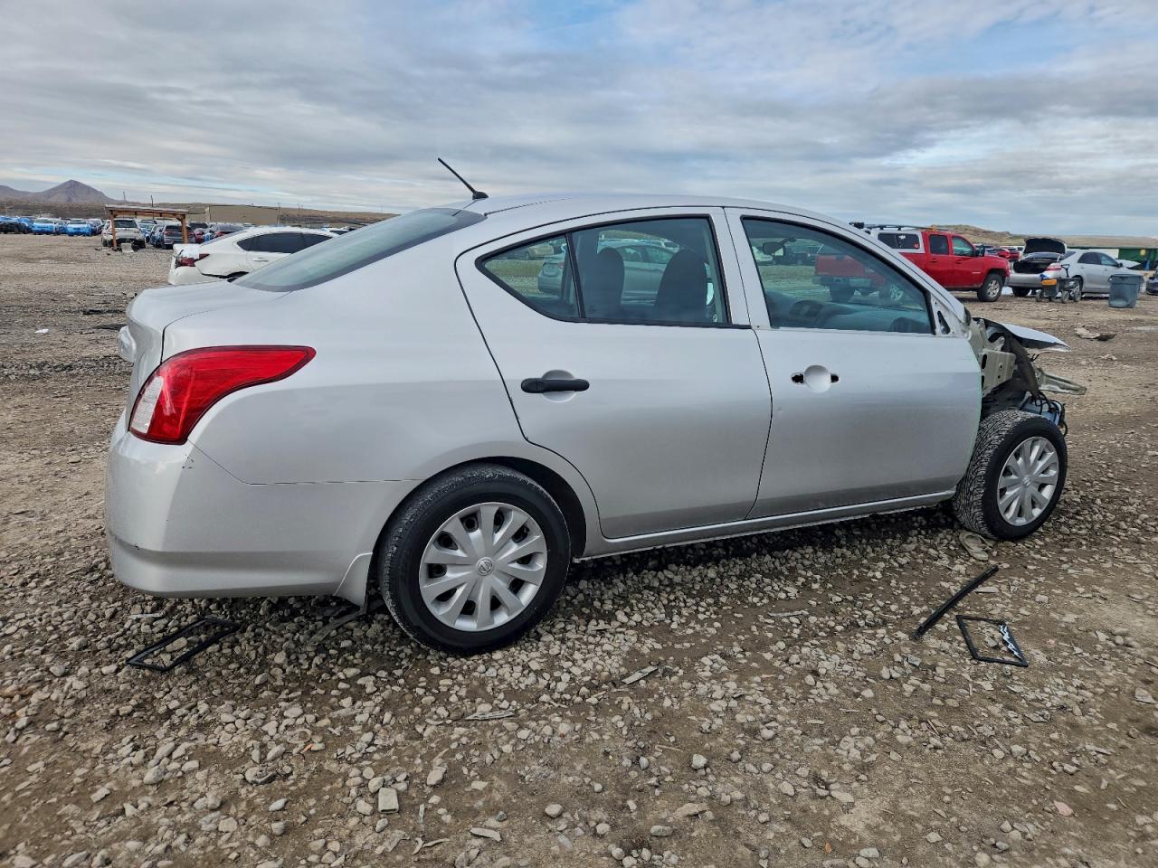 NISSAN VERSA S