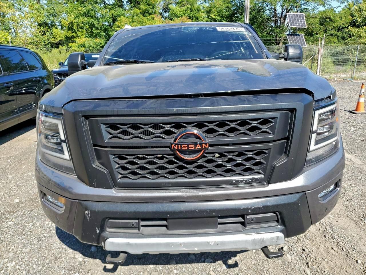 NISSAN TITAN SV