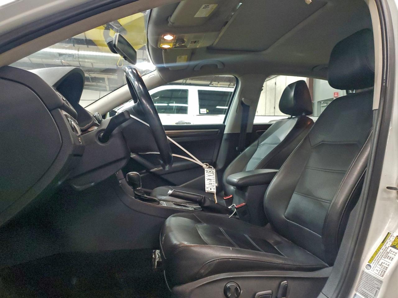 VOLKSWAGEN PASSAT SE