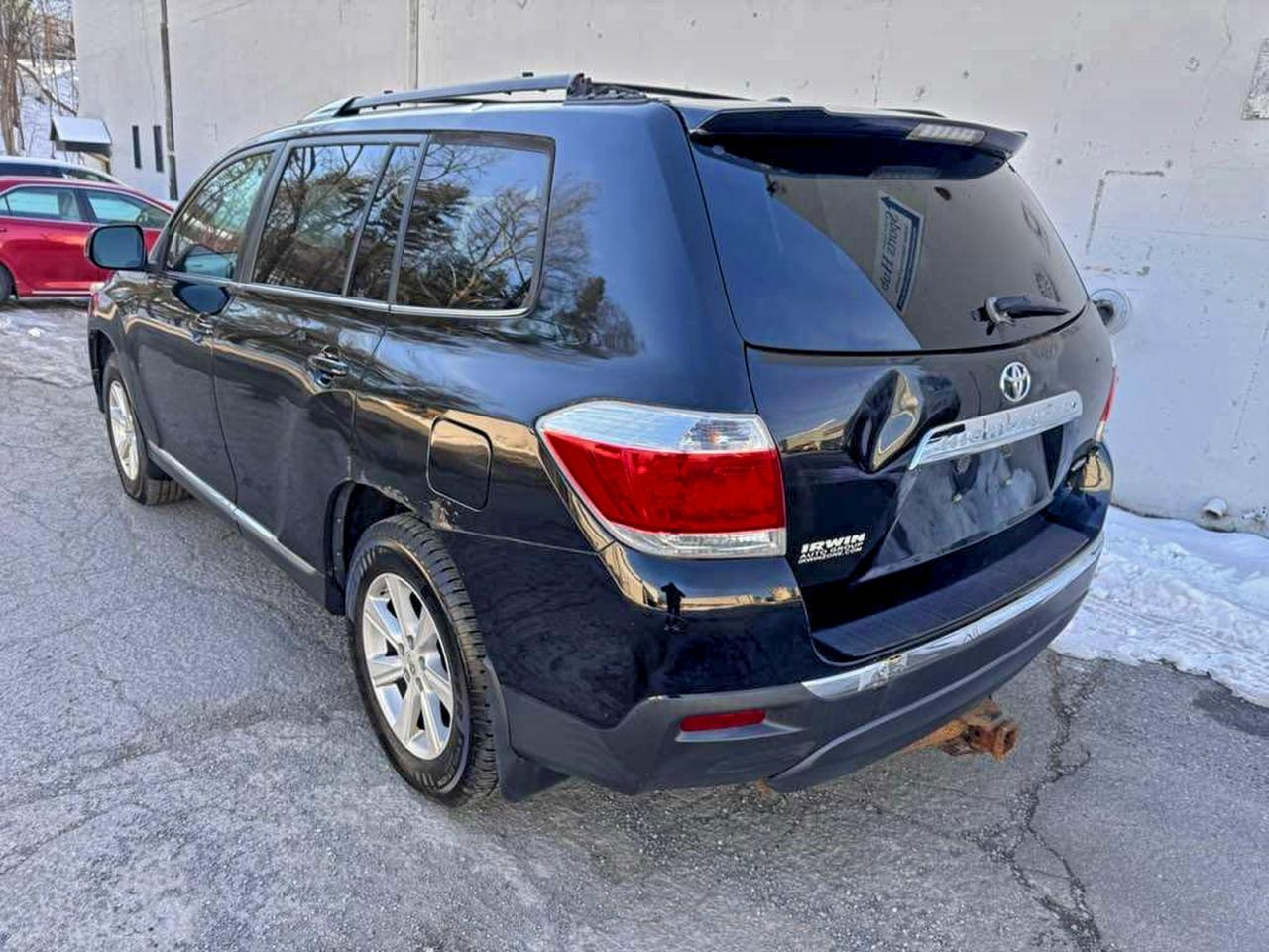 TOYOTA HIGHLANDER BASE