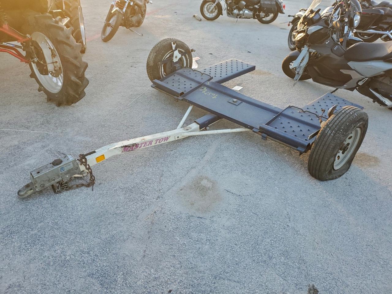 Lot #3317850904 2016 MASTER TOW DOLLY