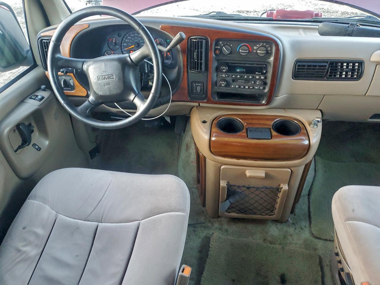 Lot #3305303323 2001 GMC SAVANA RV