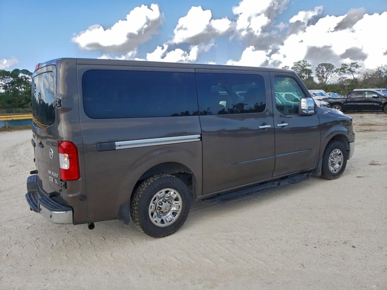 NISSAN NV3500 3500 S