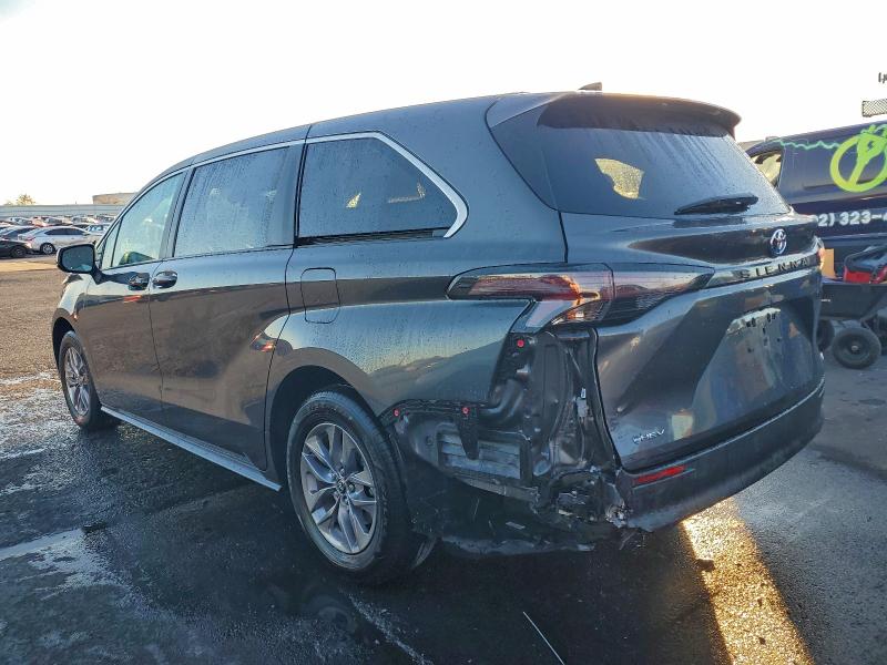 2025 TOYOTA SIENNA LE #3317121982