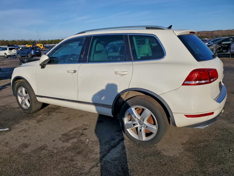 2011 VOLKSWAGEN TOUAREG V6 #3305305325