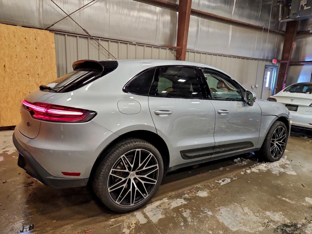 PORSCHE MACAN BASE