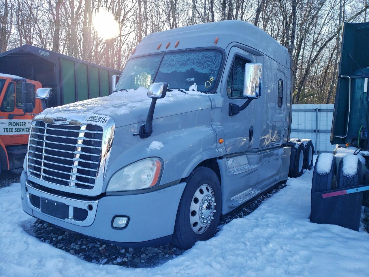 Lot #3309432996 2016 FREIGHTLINER CASCADIA