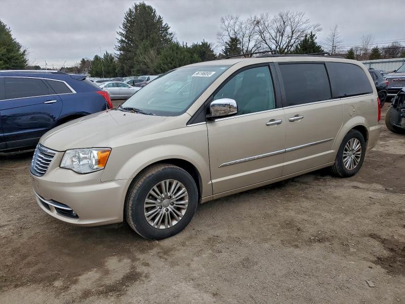2015 CHRYSLER TOWN & COU #3309564589