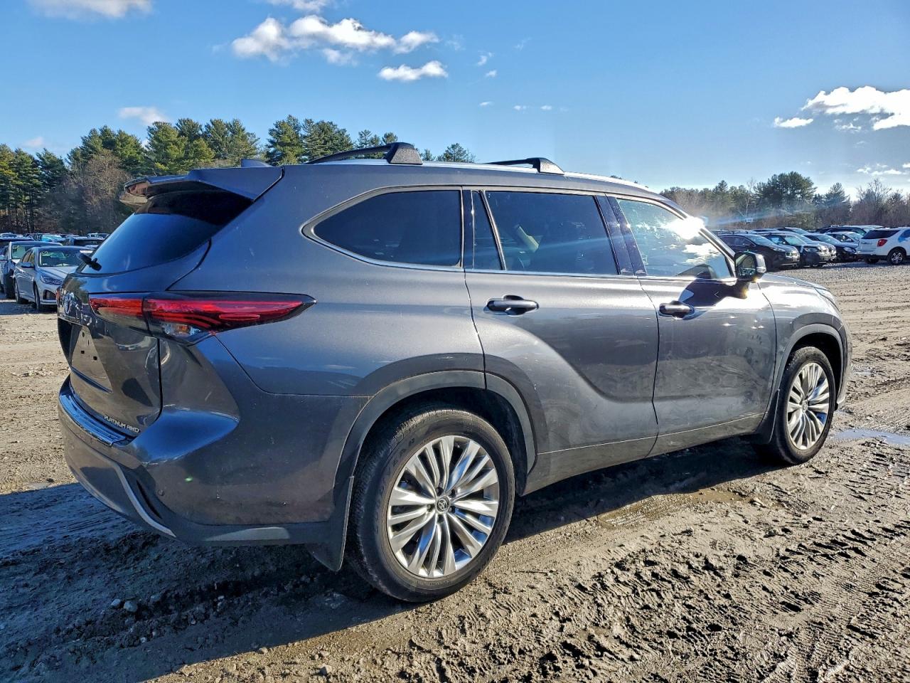 Lot #3302648052 2023 TOYOTA HIGHLANDER