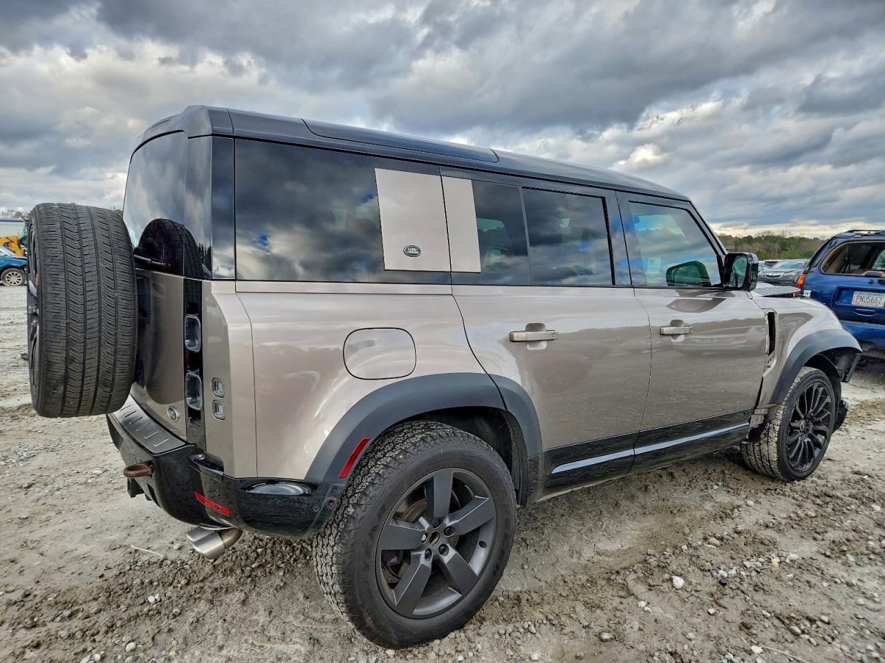 LAND ROVER DEFENDER 110