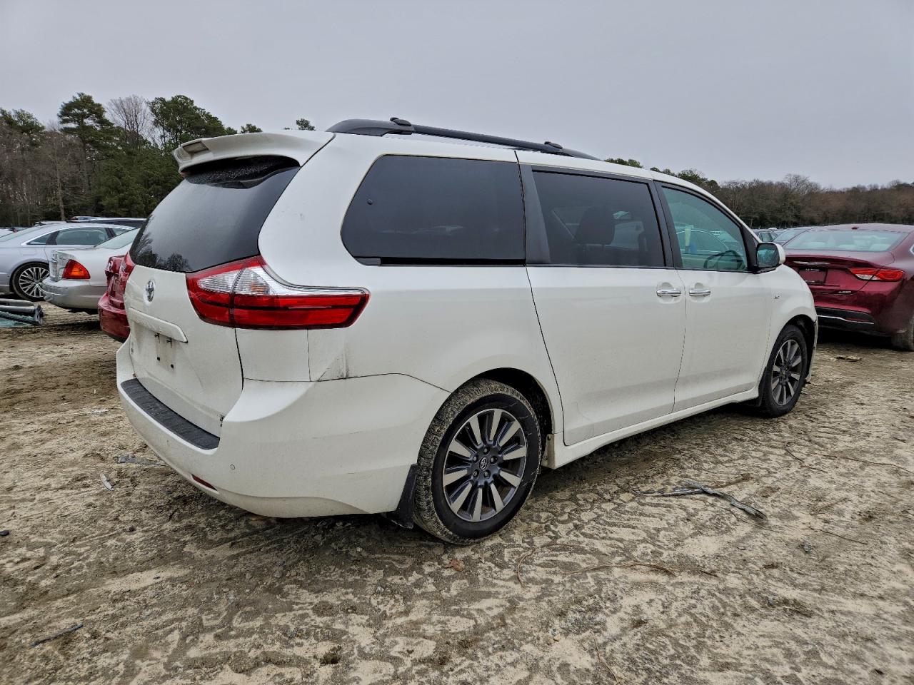 TOYOTA SIENNA XLE