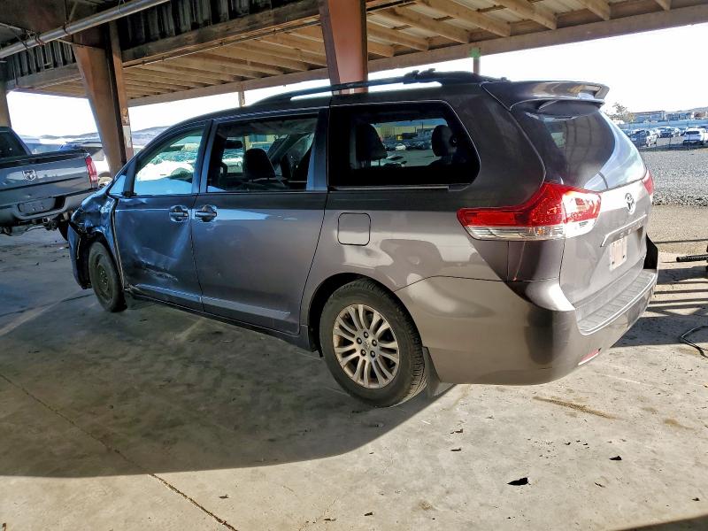 2011 TOYOTA SIENNA XLE #3308484274