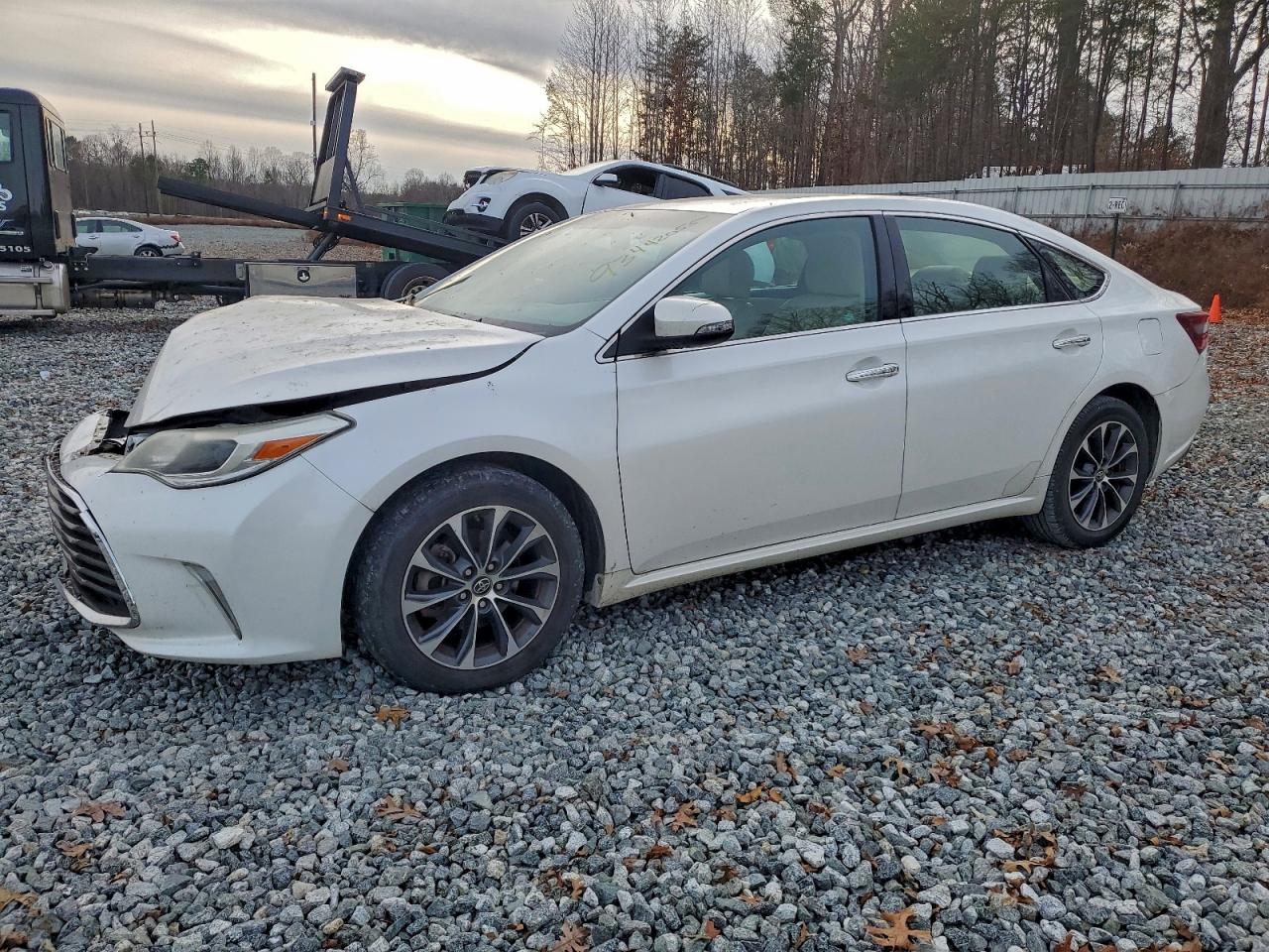 TOYOTA AVALON XLE