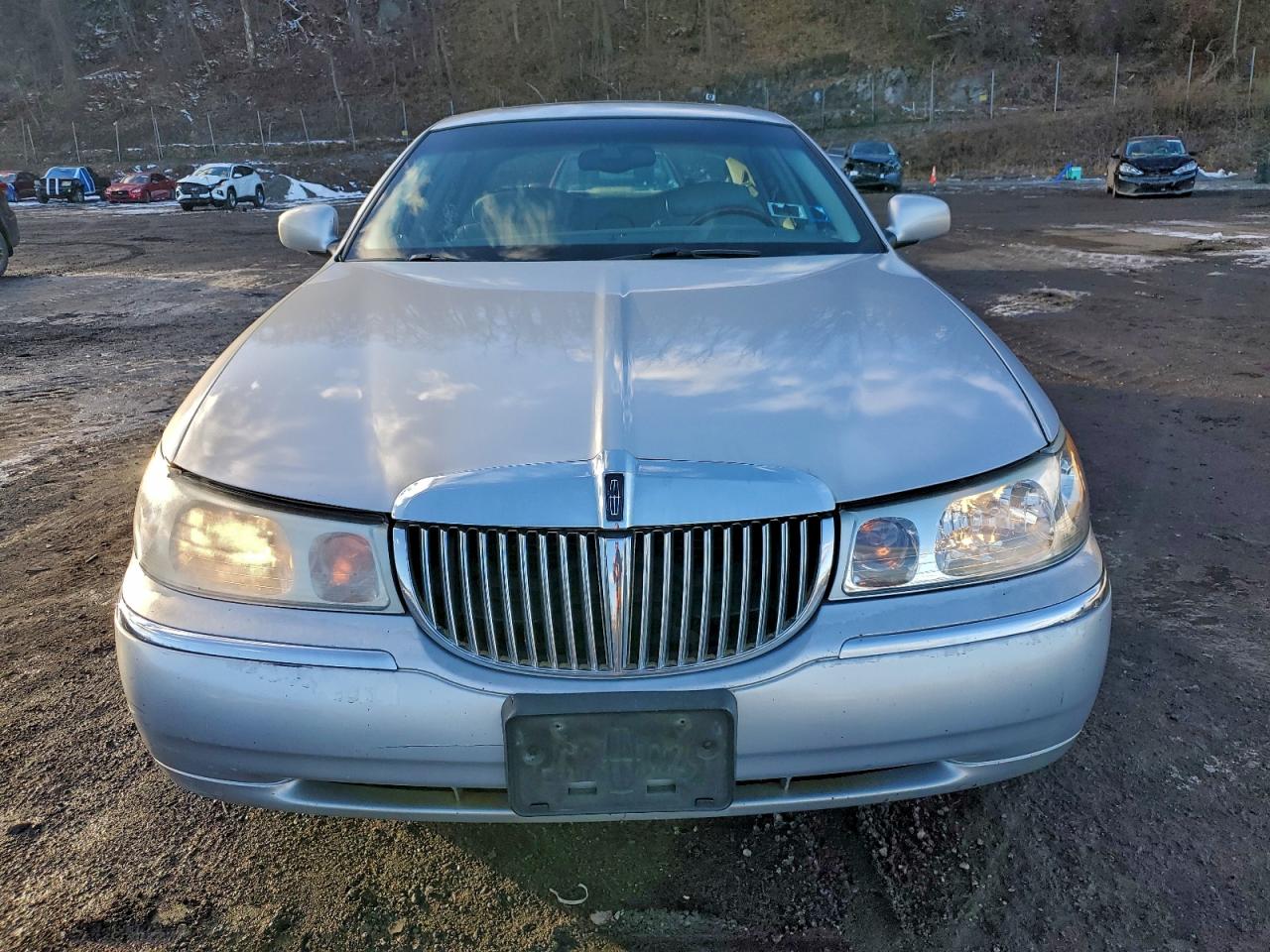 Lot #3317704092 2001 LINCOLN TOWN CAR C