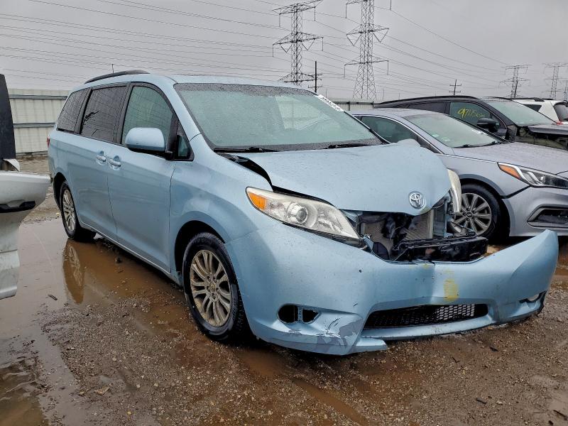 2015 TOYOTA SIENNA XLE #3319044372