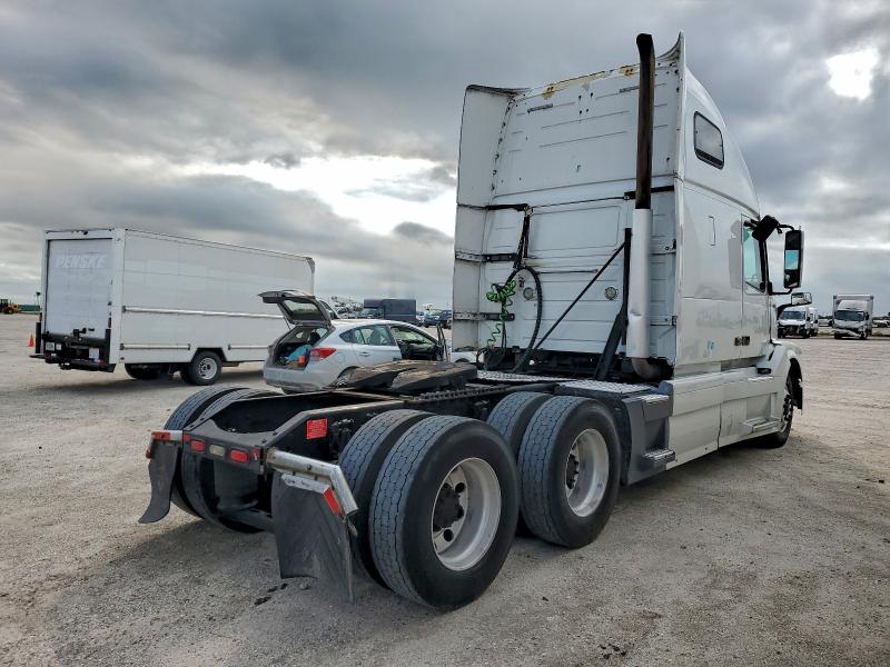2016 VOLVO VN VNL #3301717363