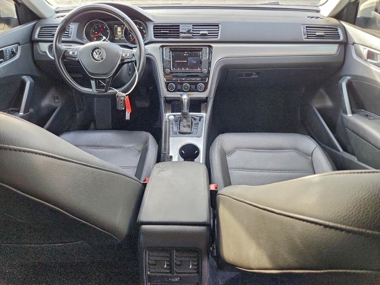 Lot #3319446664 2019 VOLKSWAGEN PASSAT WOL