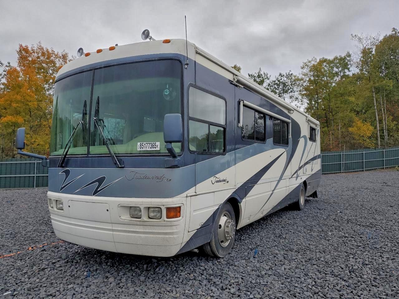 Lot #3305383310 2003 TLOX 27.5 KW