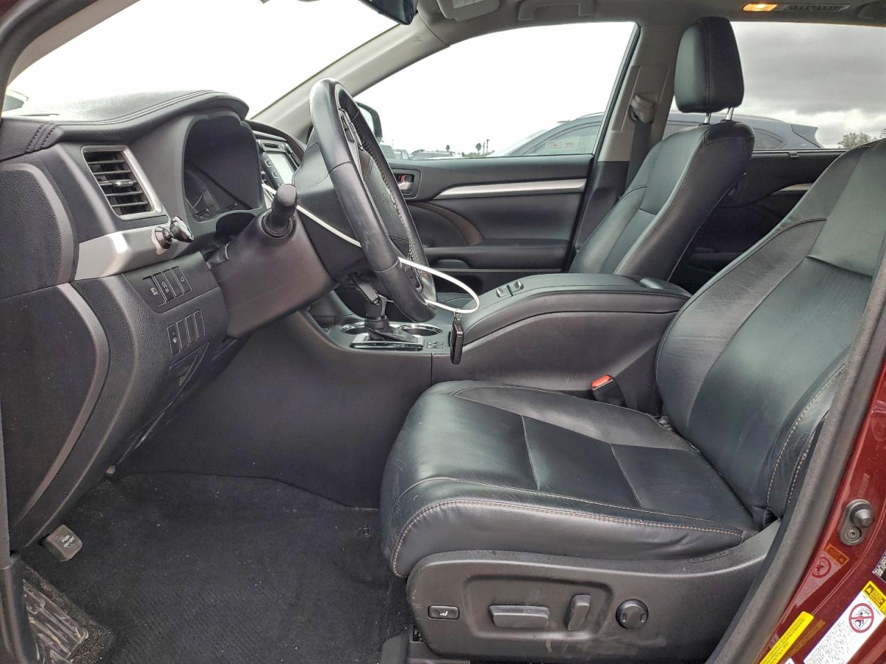 TOYOTA HIGHLANDER SE