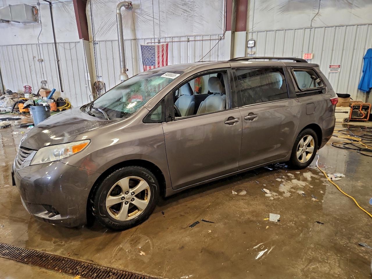 Lot #3304643941 2016 TOYOTA SIENNA LE