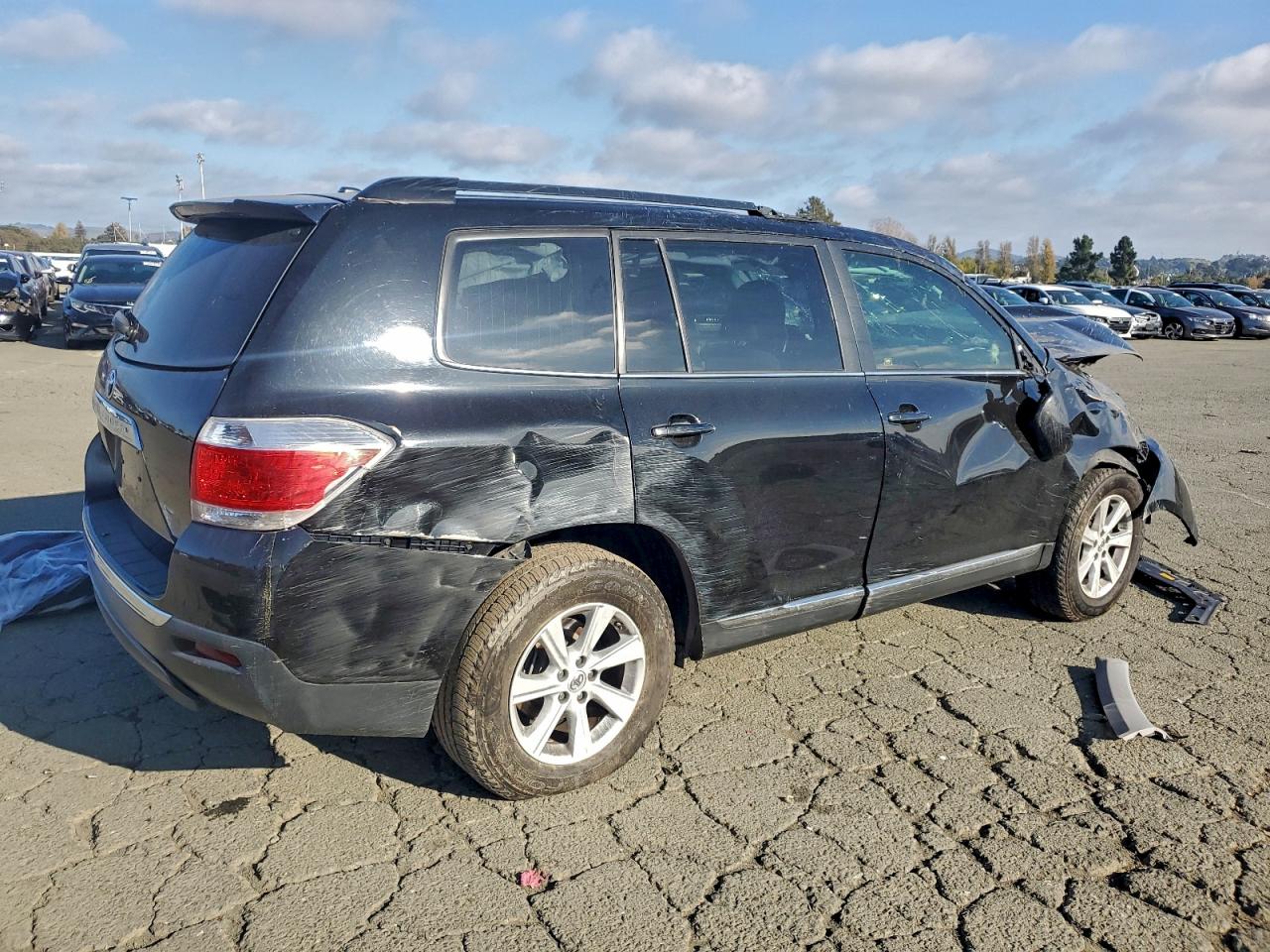 Lot #3310625837 2013 TOYOTA HIGHLANDER