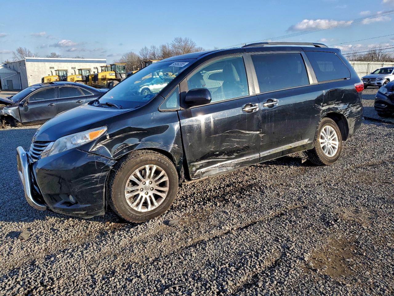 TOYOTA SIENNA XLE