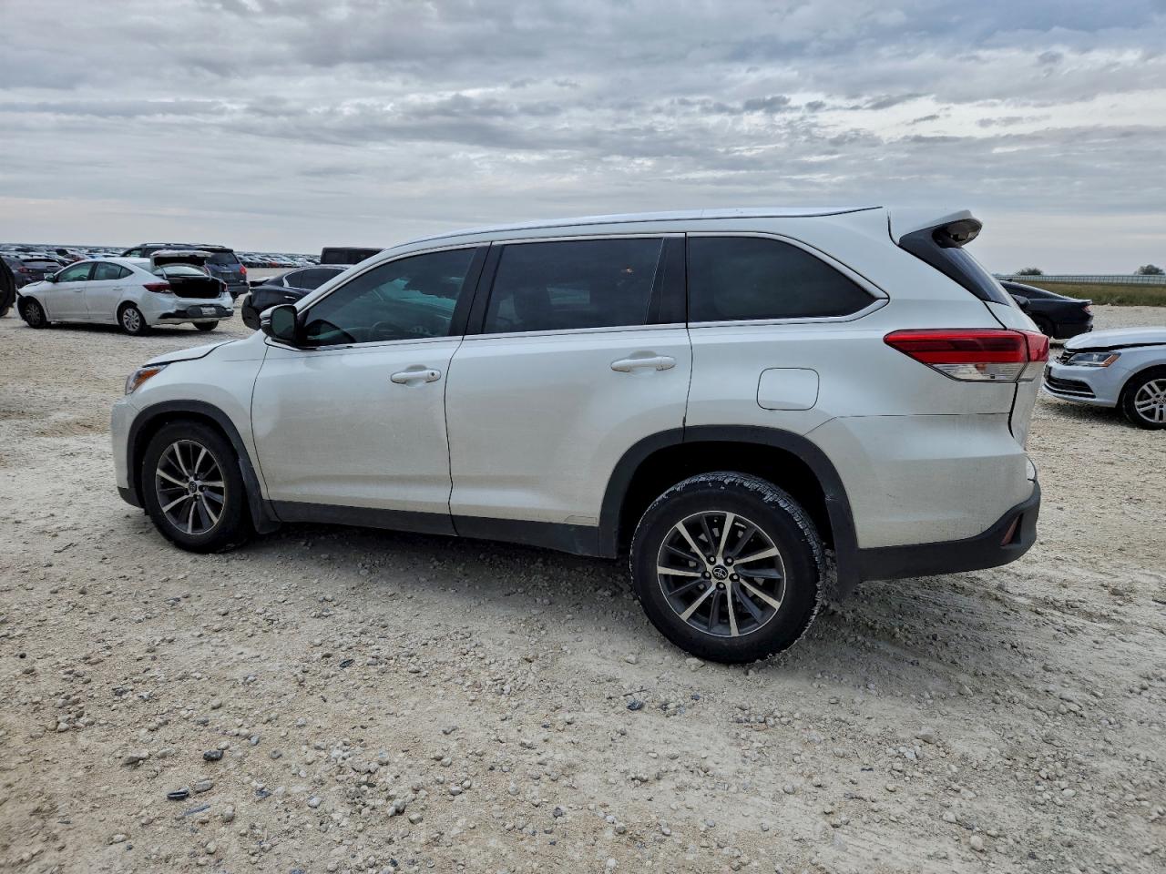 TOYOTA HIGHLANDER SE