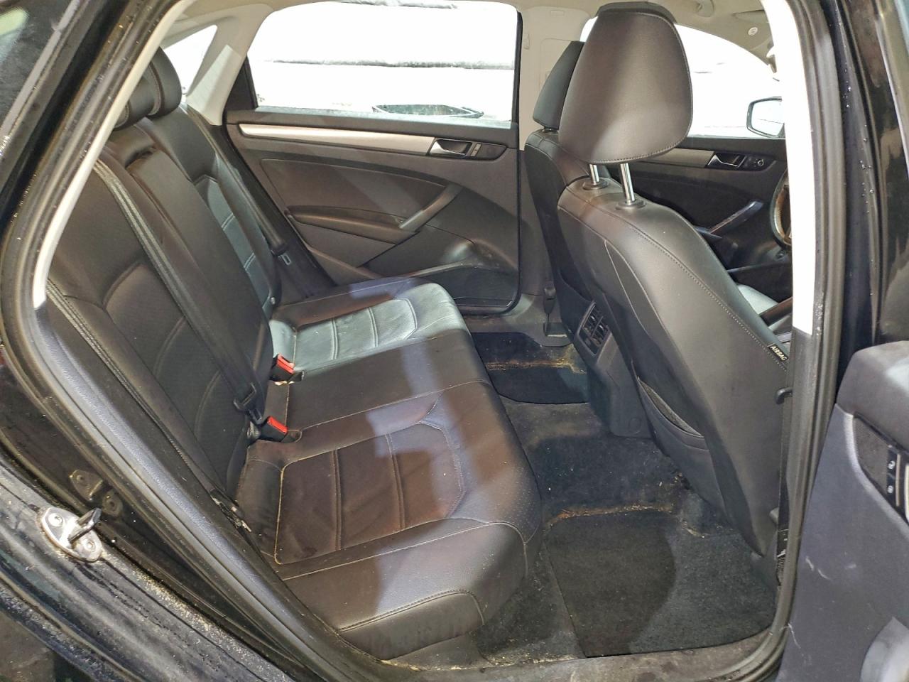 VOLKSWAGEN PASSAT SE