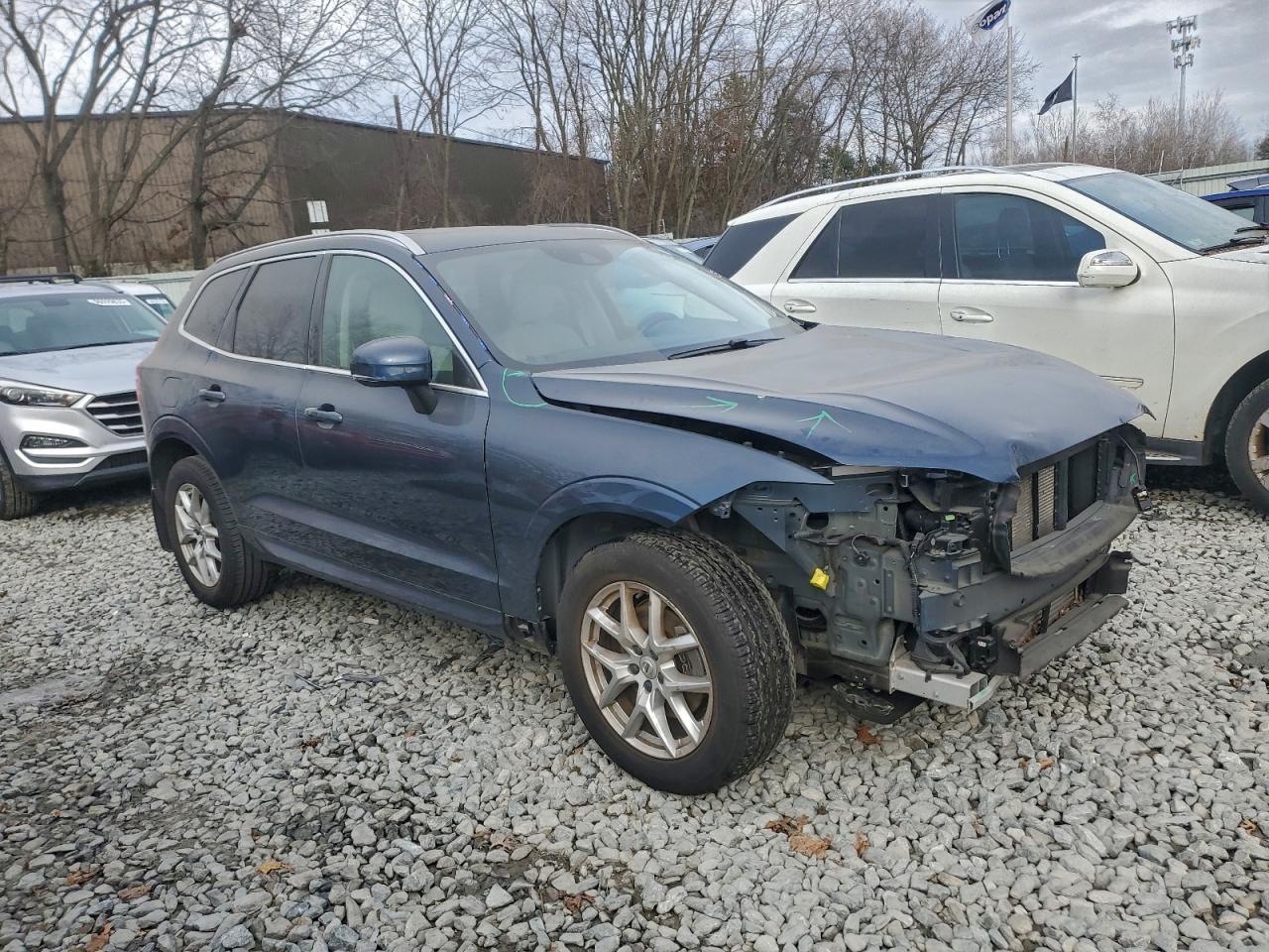 VOLVO XC60 T5 MOMENTUM