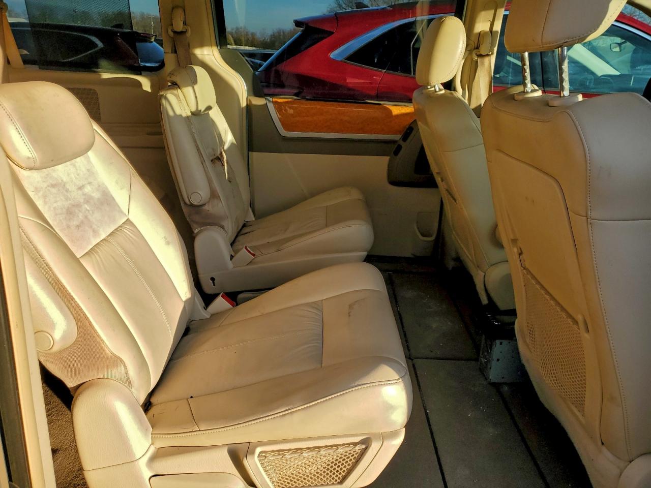 Lot #3309412995 2010 CHRYSLER TOWN & COU