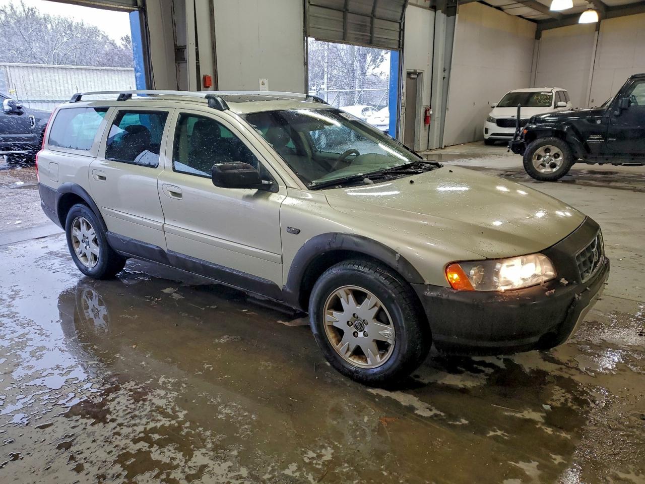 Lot #3309286619 2006 VOLVO XC70