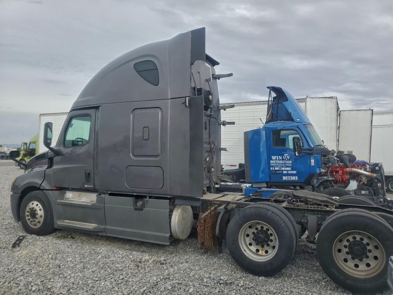 Lot #3302717005 2020 FREIGHTLINER CASCADIA 1