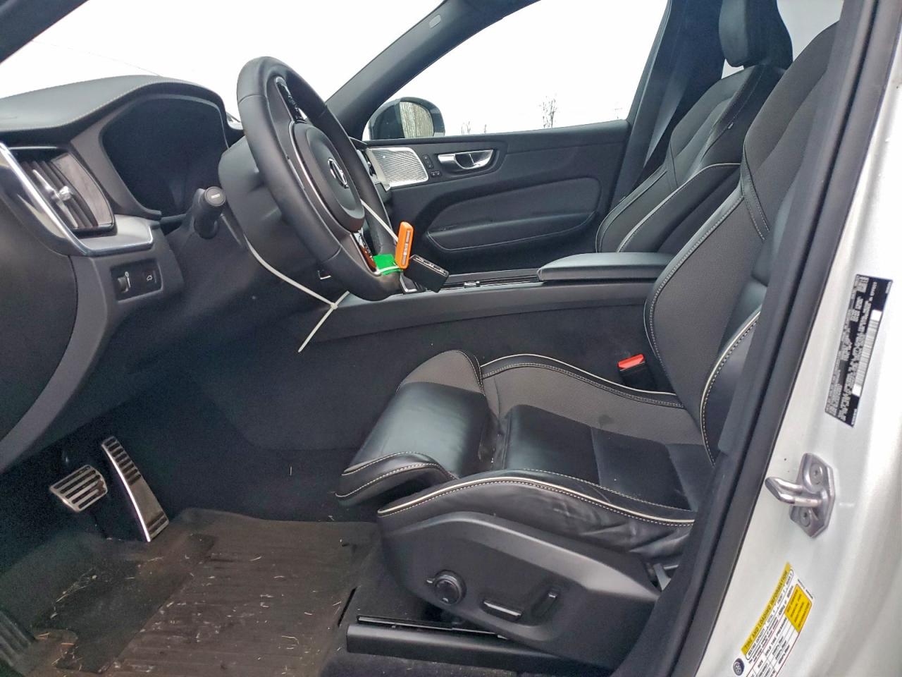 VOLVO XC60 B6 R-DESIGN