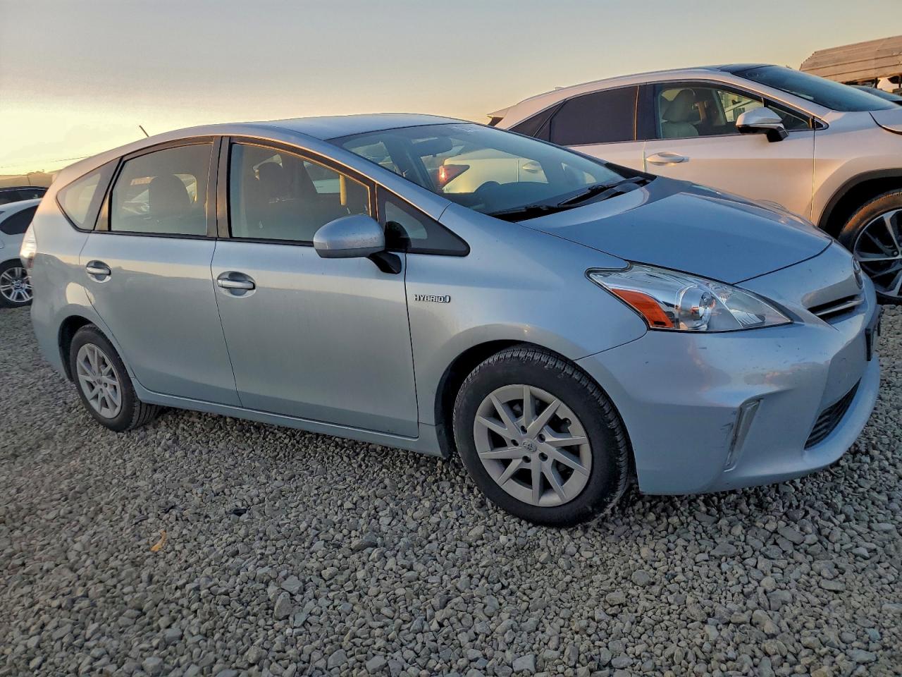 TOYOTA PRIUS V