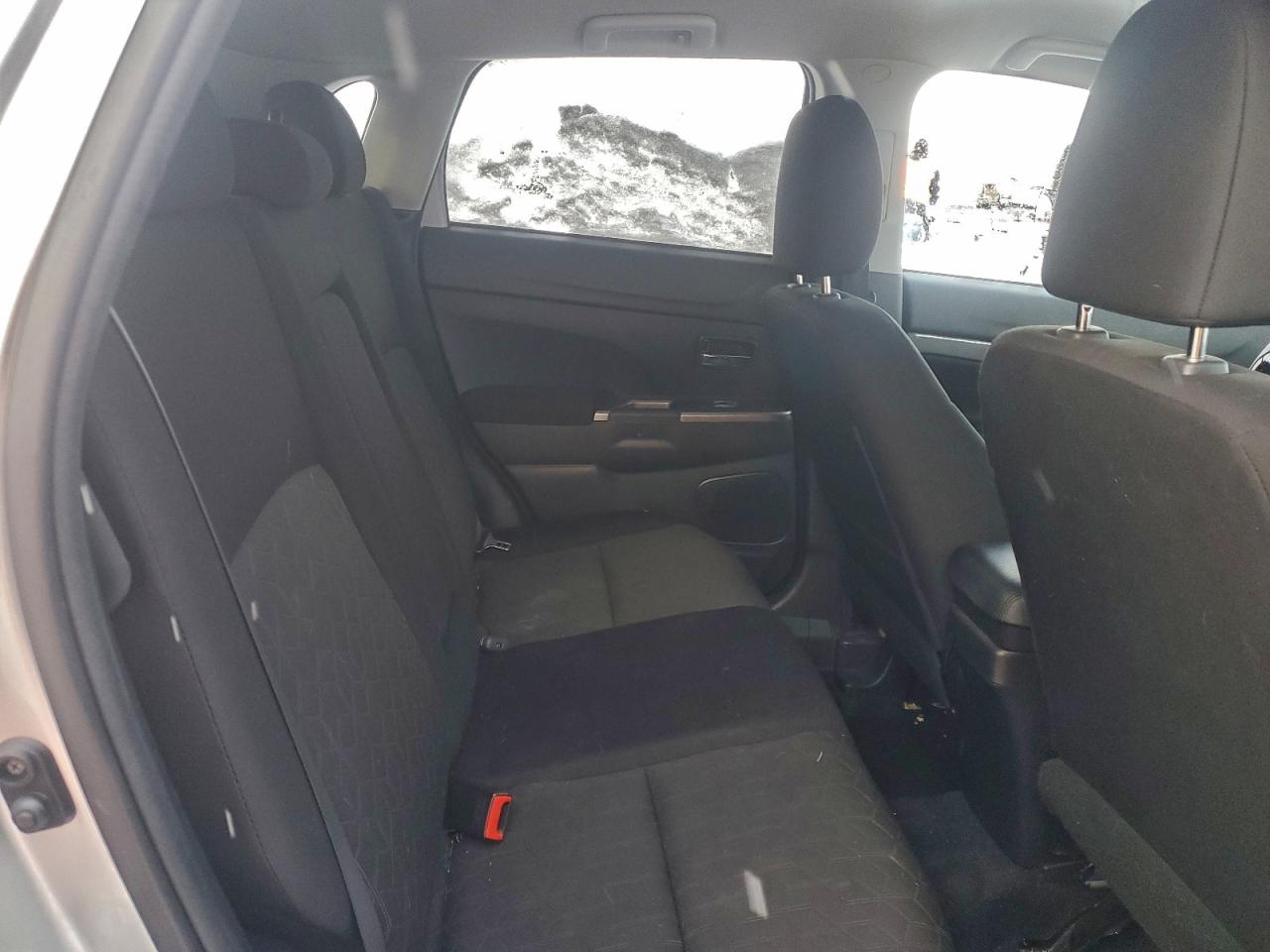 MITSUBISHI OUTLANDER SE