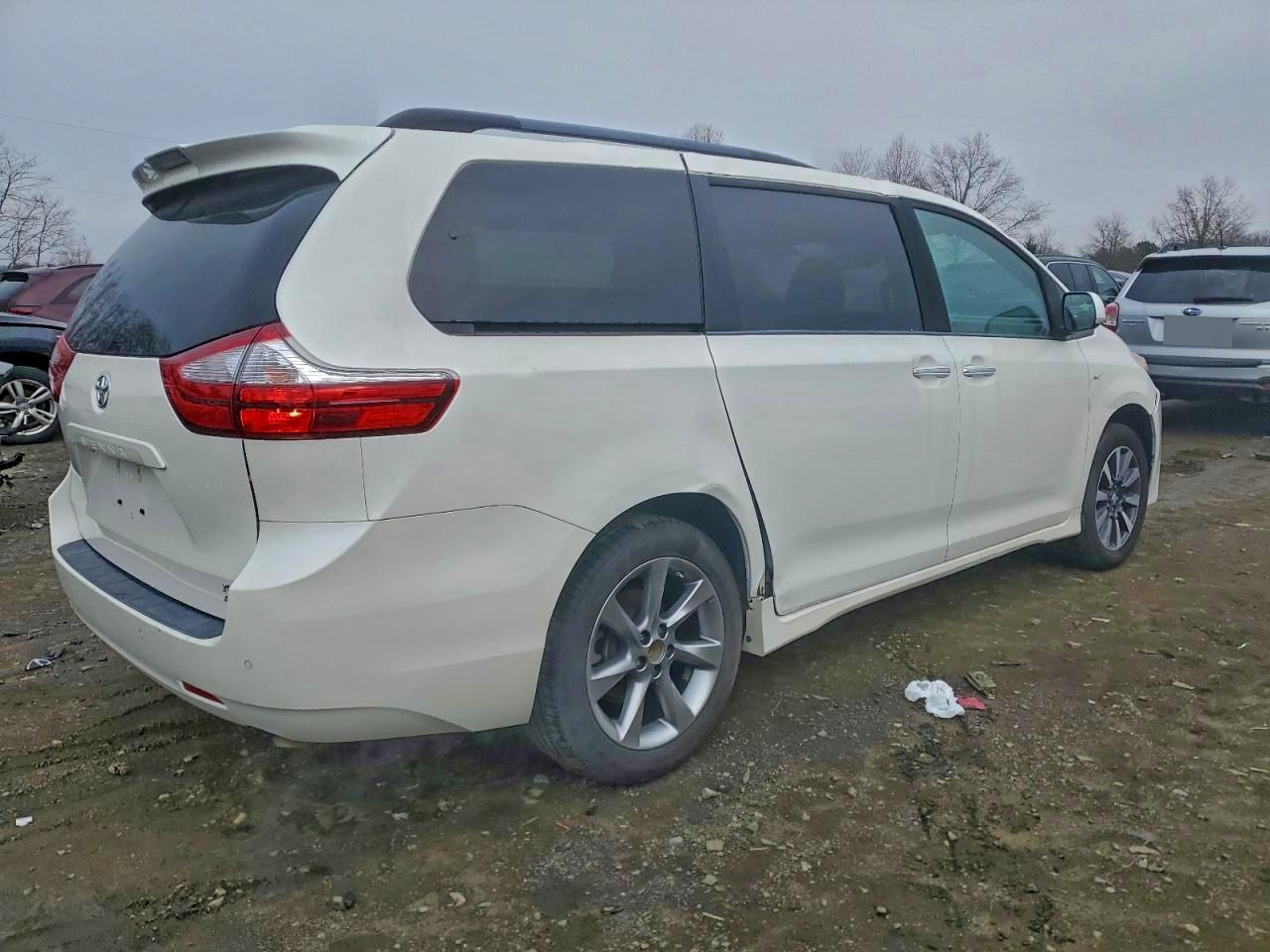TOYOTA SIENNA XLE
