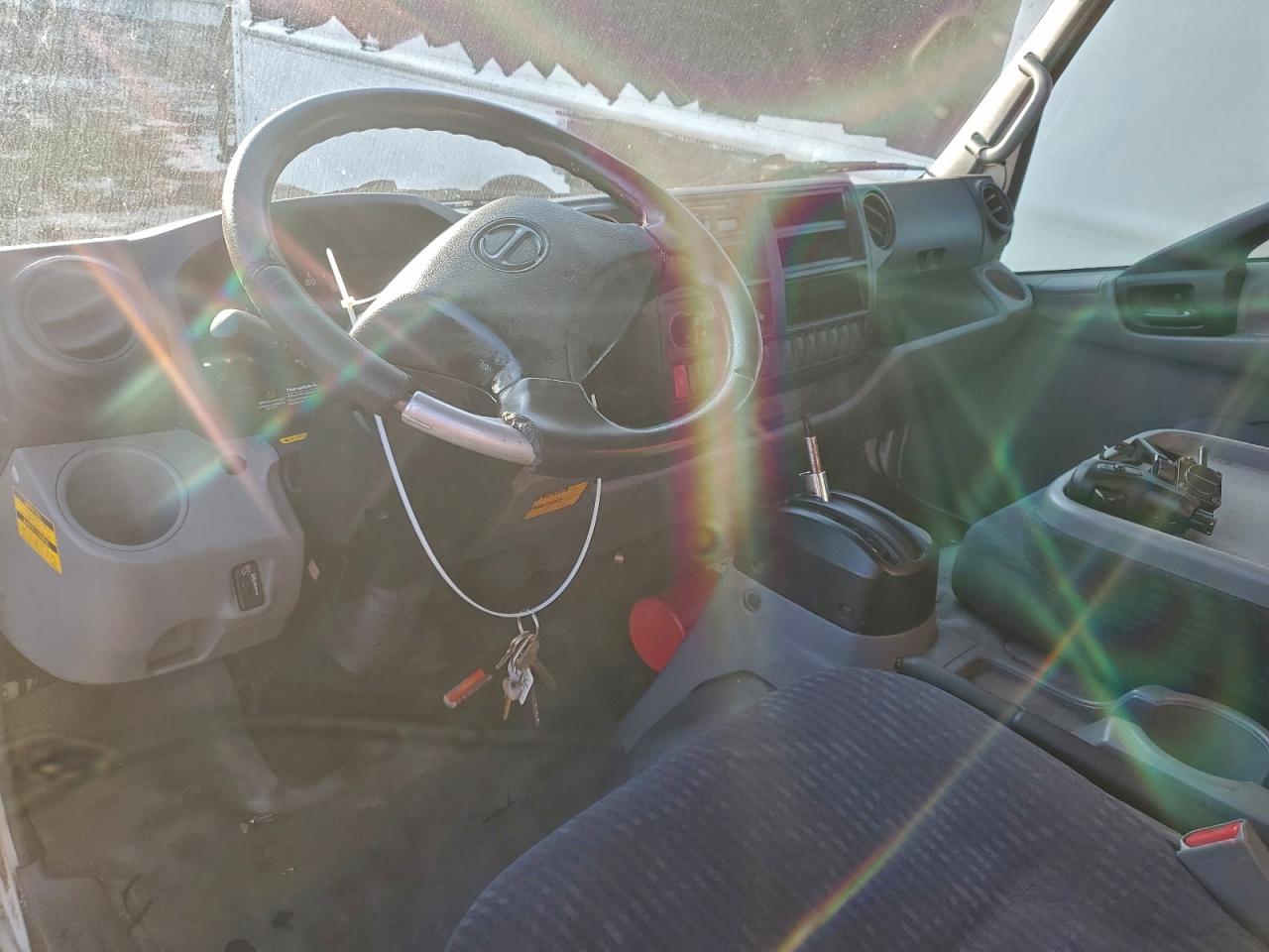 Lot #3304523442 2015 HINO 195