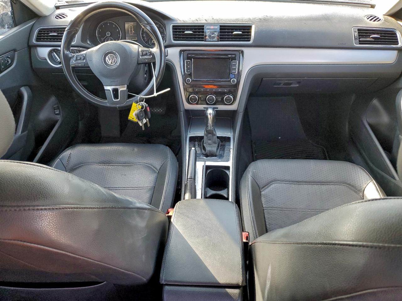 VOLKSWAGEN PASSAT SE