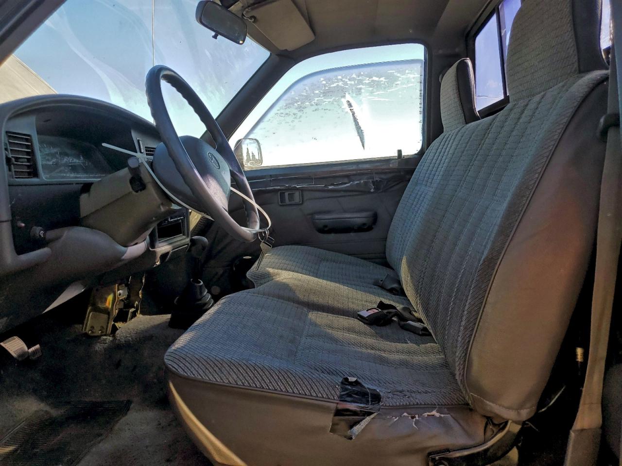 Lot #3317103006 1994 TOYOTA PICKUP 1/2