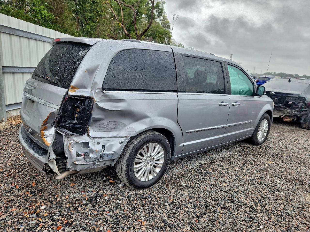 CHRYSLER TOWN & COUNTRY LIMITED PLATINUM