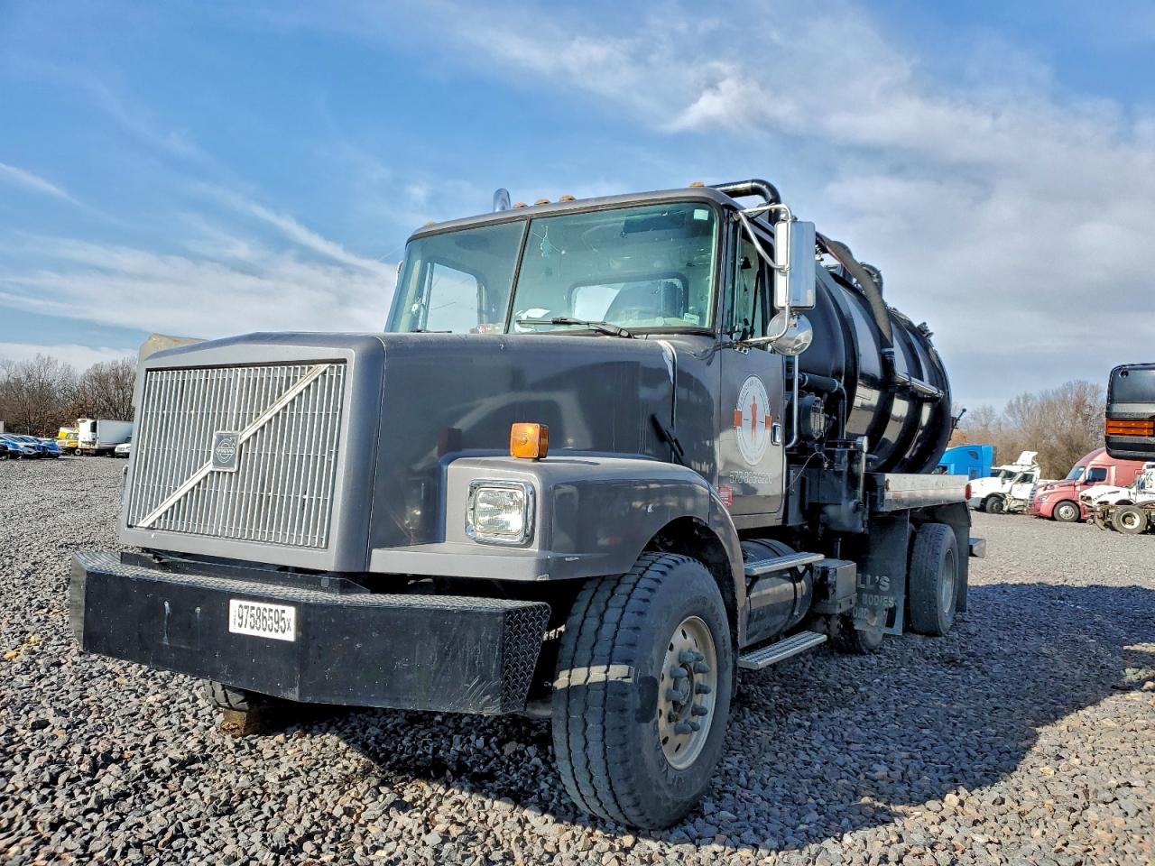 Lot #3318926940 2000 VOLVO VOLVO GL