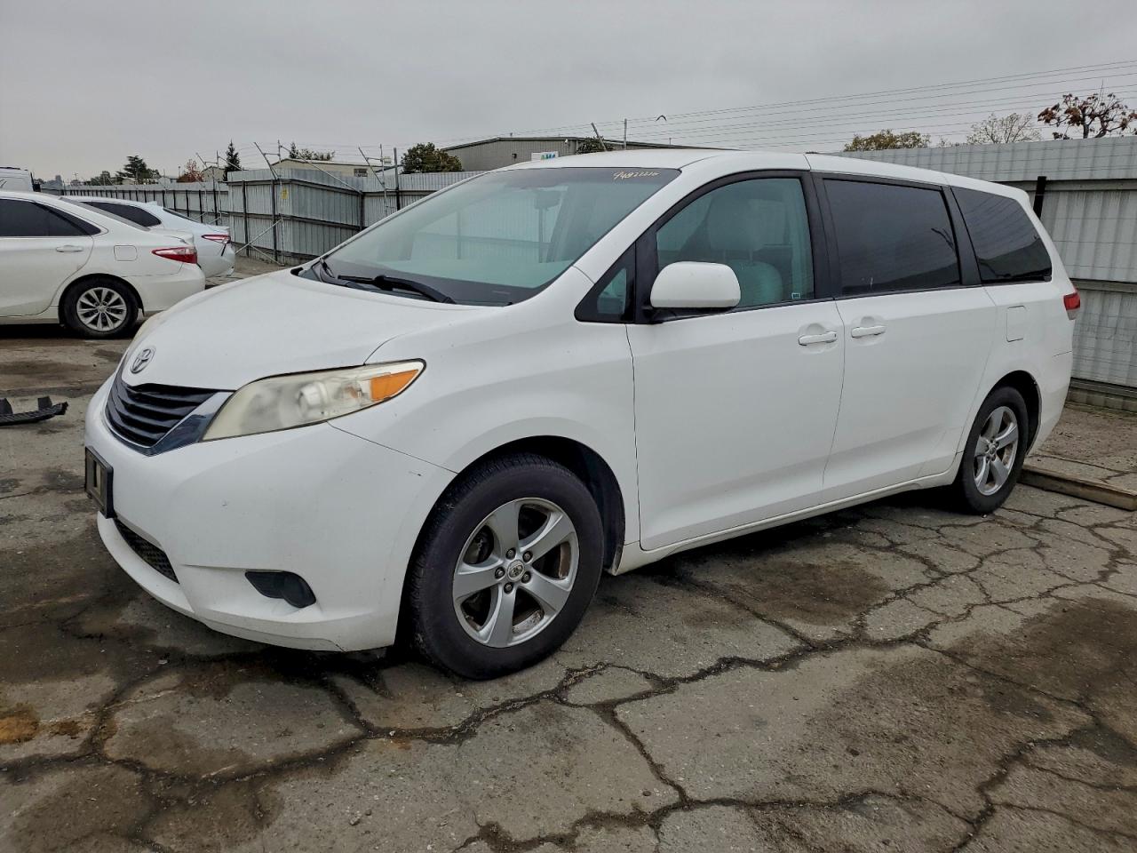 TOYOTA SIENNA BASE