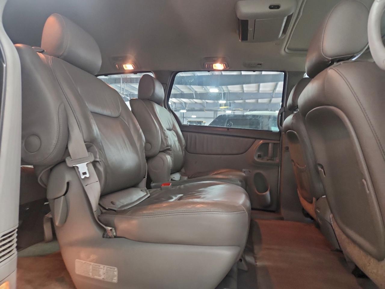 Lot #3302839936 2008 TOYOTA SIENNA XLE