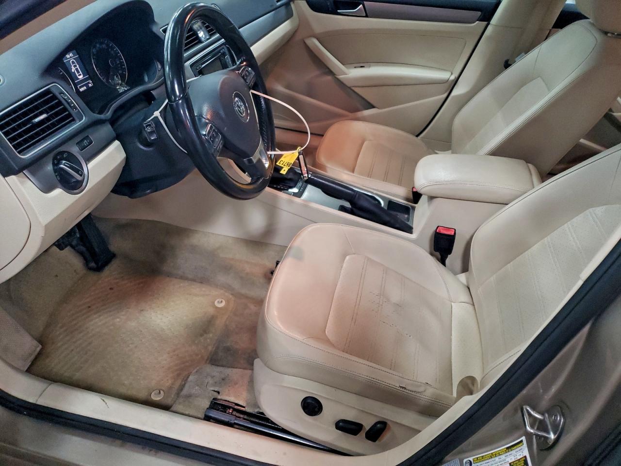 VOLKSWAGEN PASSAT SE